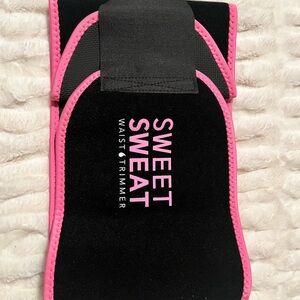 Sweet Sweat Waist Trimmer in Black and Pink Brand New
